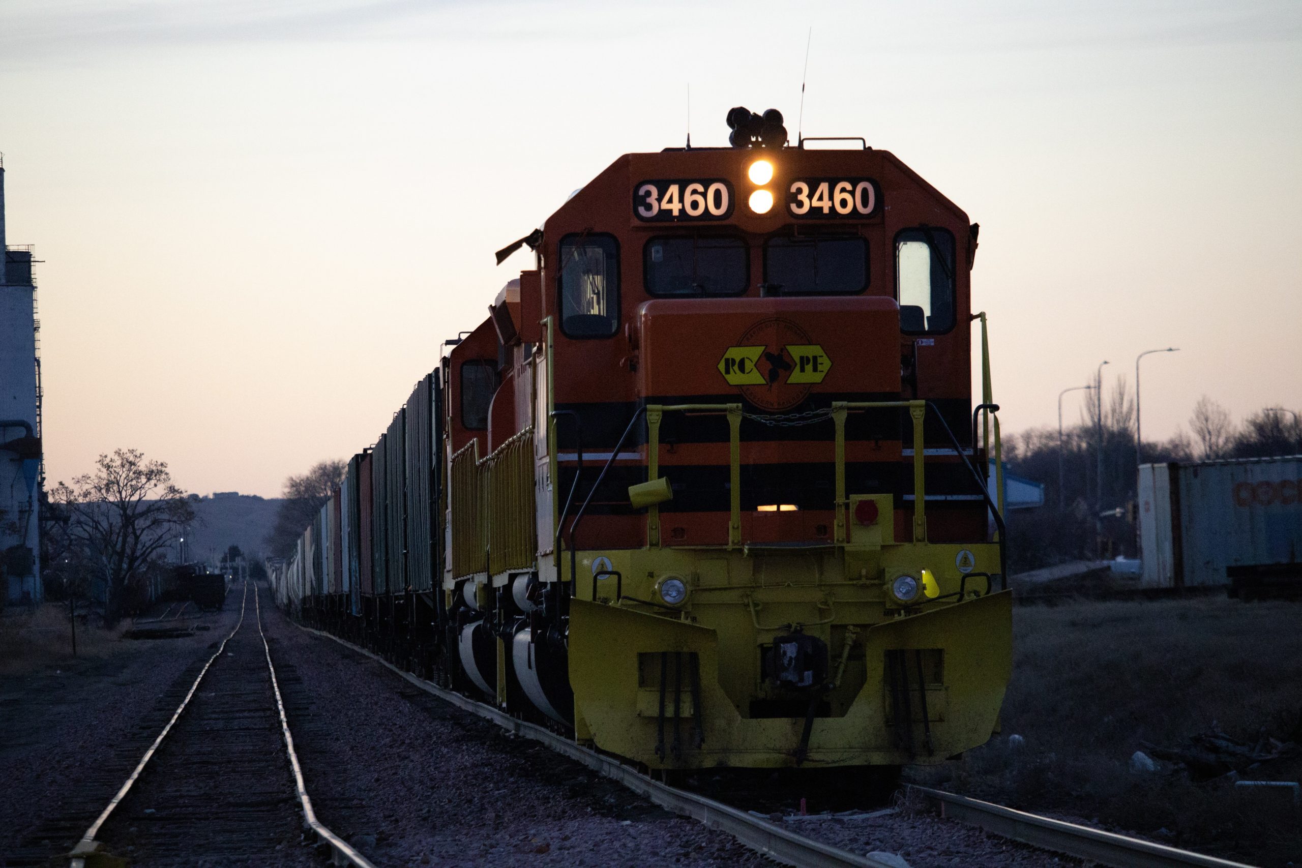 Оптимизация железнодорожных перевозок: перезагрузочные устройства и их роль в эффективности грузоперевозок