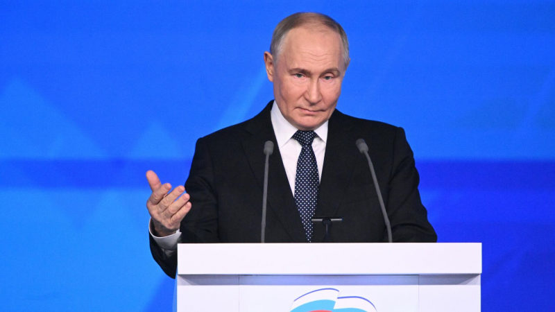 Киевский режим не защищает интересы своего народа, заявил Путин