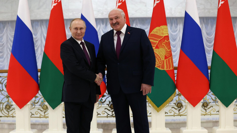 Лукашенко попросил разместить в Беларуси «Орешник», Путин согласился