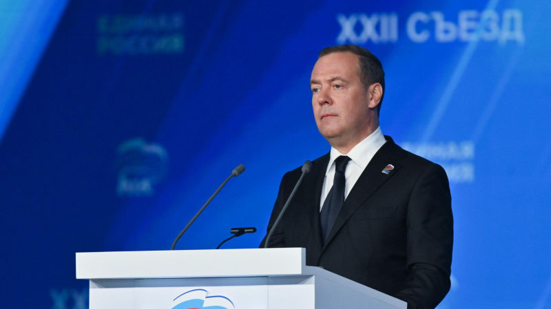 Медведев заявил о неонацизме в Европе