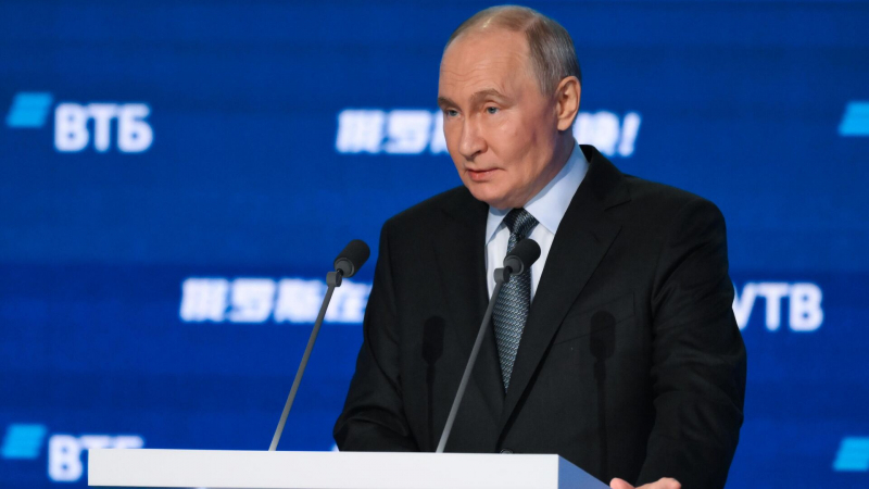 Путин заявил о росте грузоперевозок по Севморпути