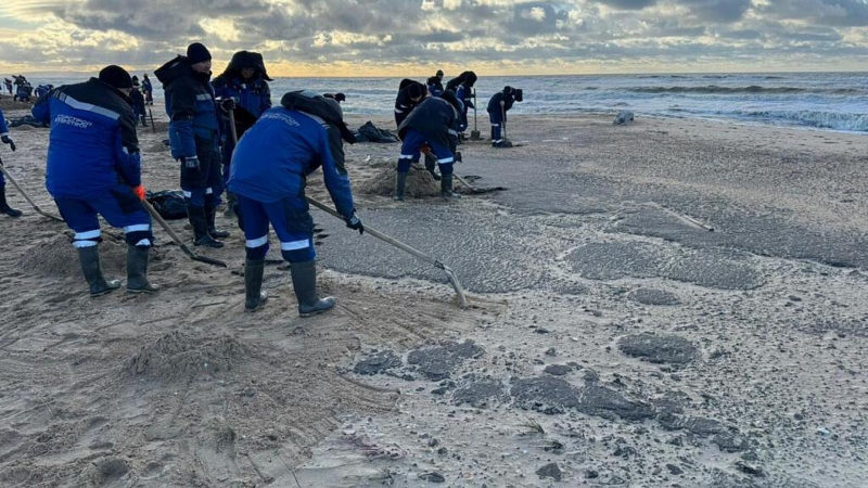 Специалисты КТК вместе с МЧС устраняют аварию в Анапе